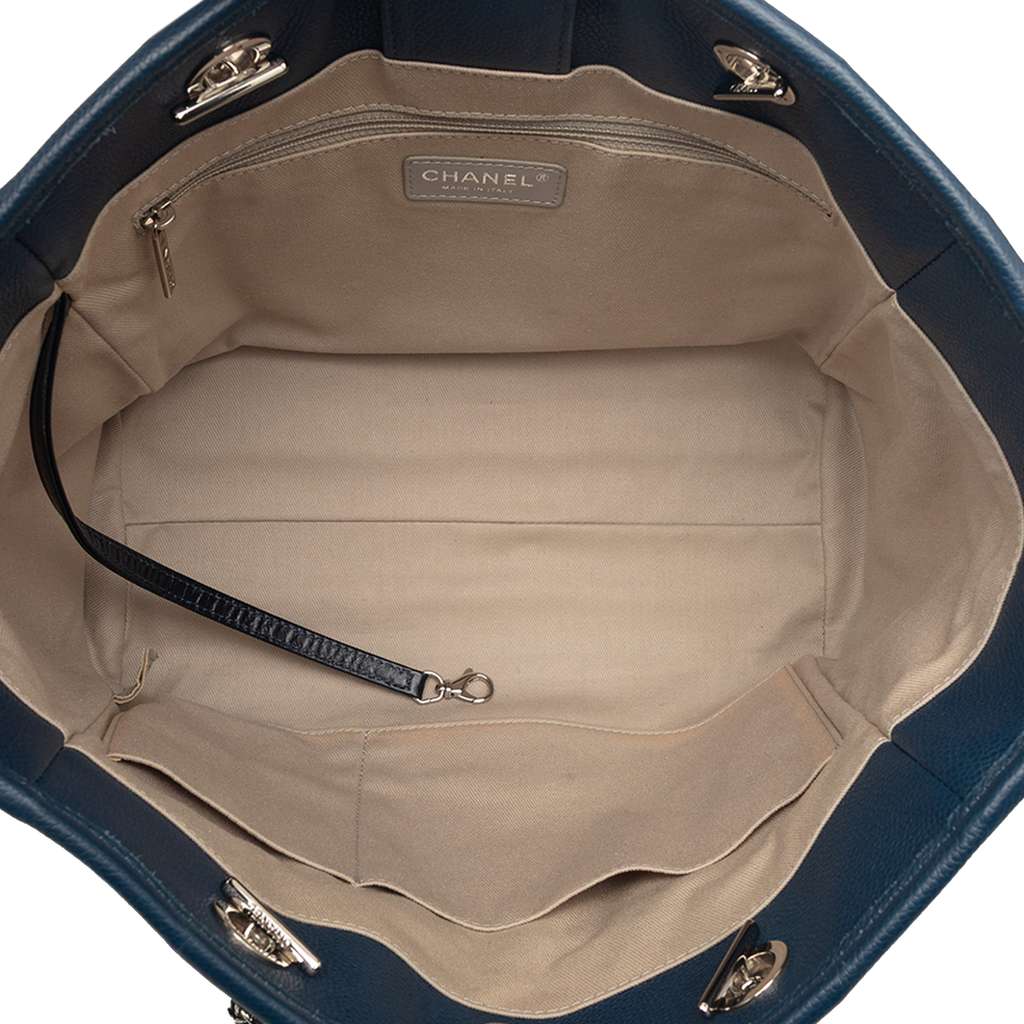 Chanel Small Glazed Calfskin Deauville Tote Blue Leather Very good condition - Model View