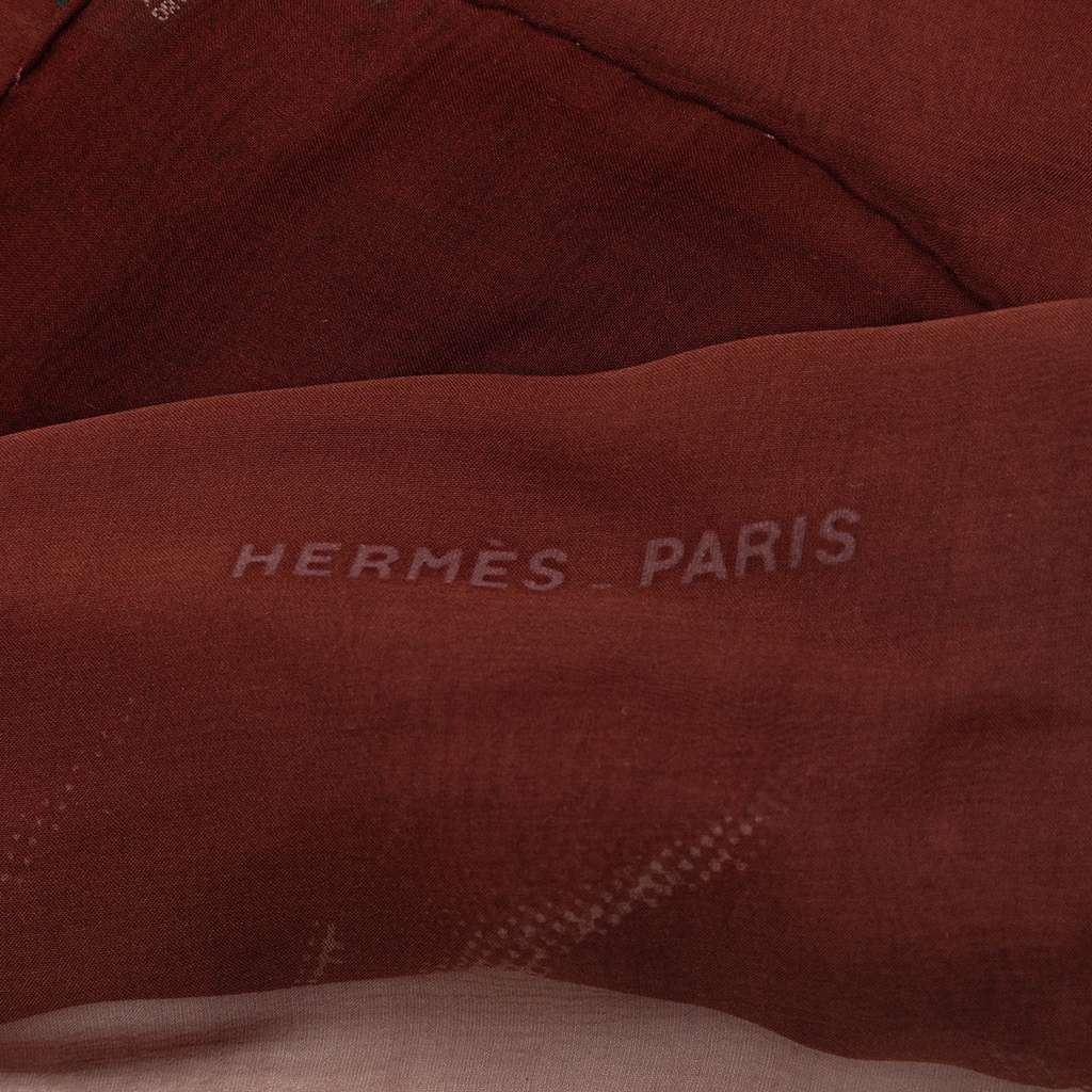 Hermès Dahlia Mousseline Silk Shawl 140 Red Silk Very good condition - Model View
