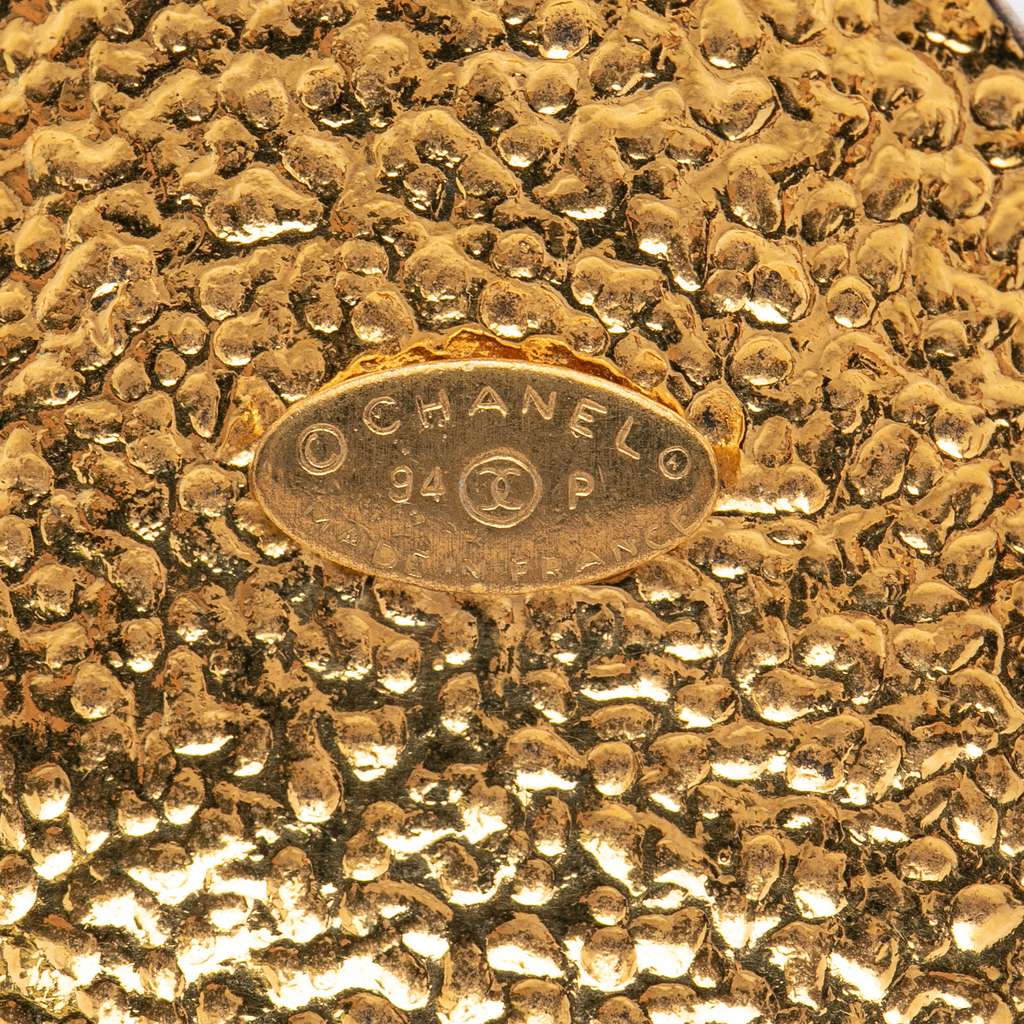 Chanel Gold Plated CC Quilted Oval Pendant Necklace Gold Metal Very good condition - Model View