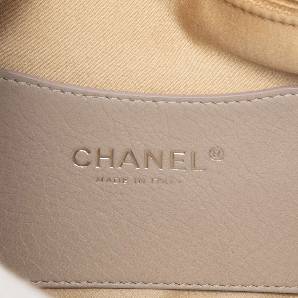 Chanel Glazed Calfskin On the Road Tote White Leather Very good condition - Box View