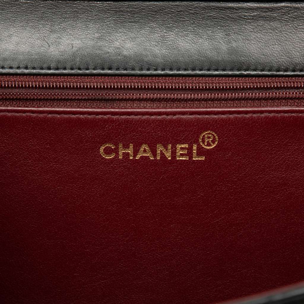 Chanel Medium CC Quilted Lambskin Single Flap Black Leather Very good condition - Box View