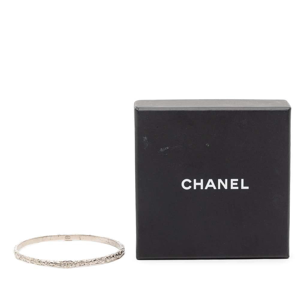 Chanel CC Silver Plated Strass Bangle Silver Metal Very good condition - Box View