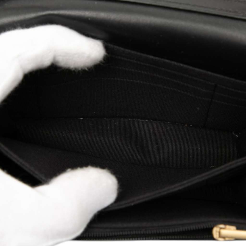 Chanel Mini CC Quilted Lambskin Bijoux Wallet on Chain Black Leather Very good condition - Model View