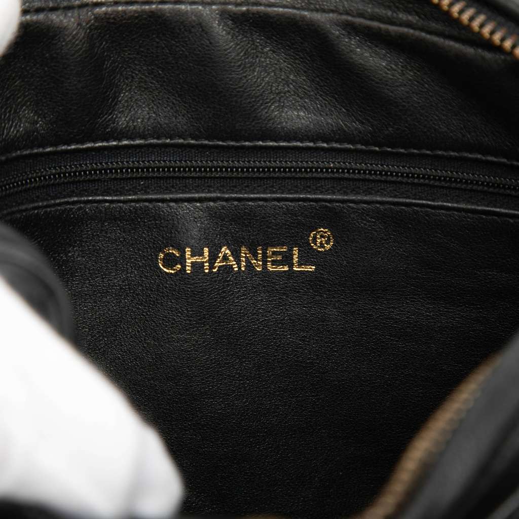 Chanel CC Quilted Lambskin Tassel Camera Bag Black Leather Very good condition - Box View