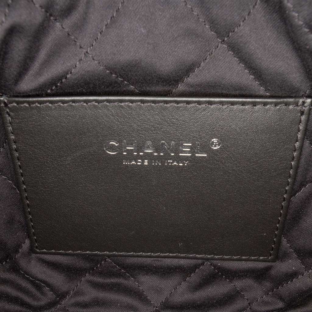 Chanel Mini Shiny Calfskin 22 Handbag Black Leather Very good condition - Box View