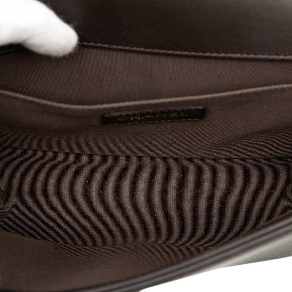 Chanel Old Medium Quilted Lambskin Boy Flap Brown Leather Very good condition - Model View