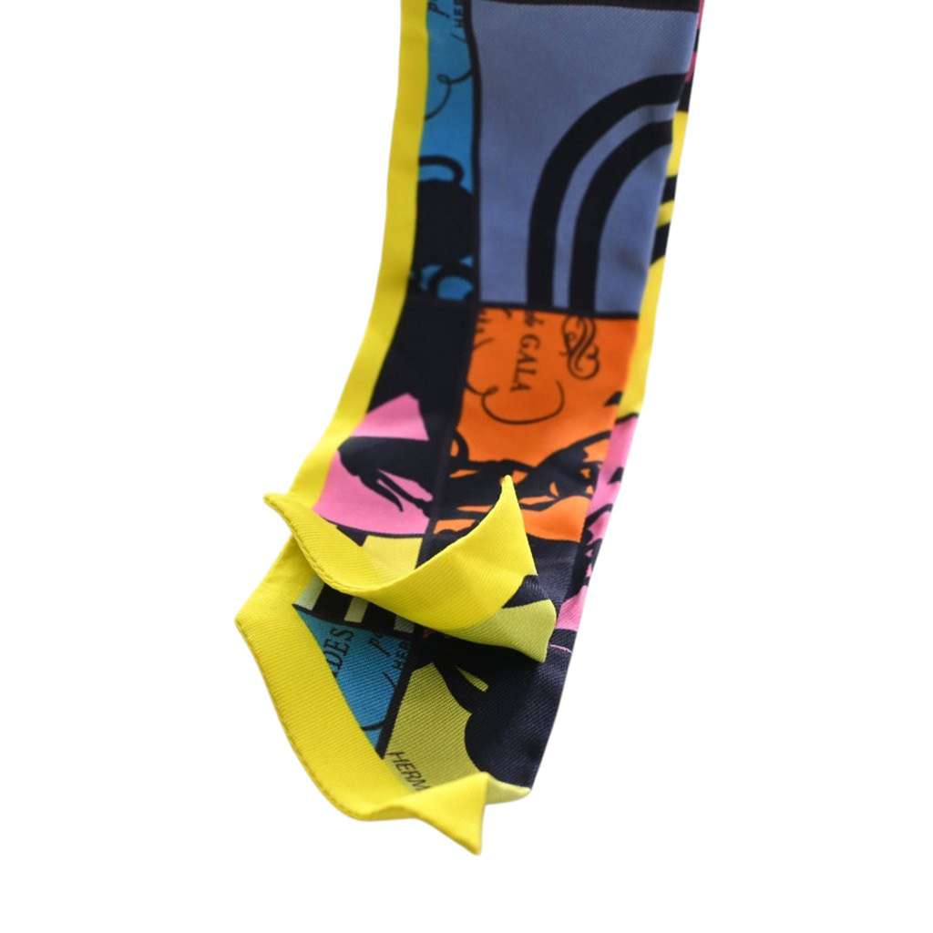 Hermès Soie En Desordre Silk Twilly Scarf Yellow Silk Very good condition - Model View