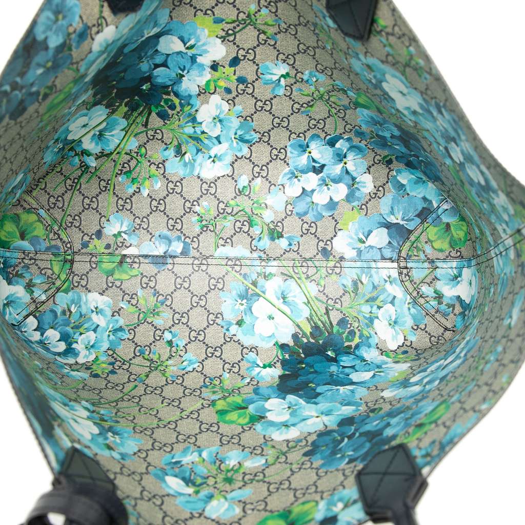 Gucci GG Supreme Blooms Reversible Tote Beige Canvas Very good condition - Model View