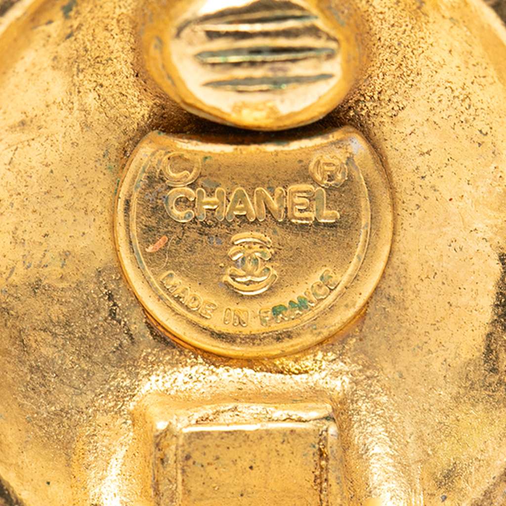 Chanel CC Gold Plated Round Clip On Earrings Gold Metal Very good condition - Inside View