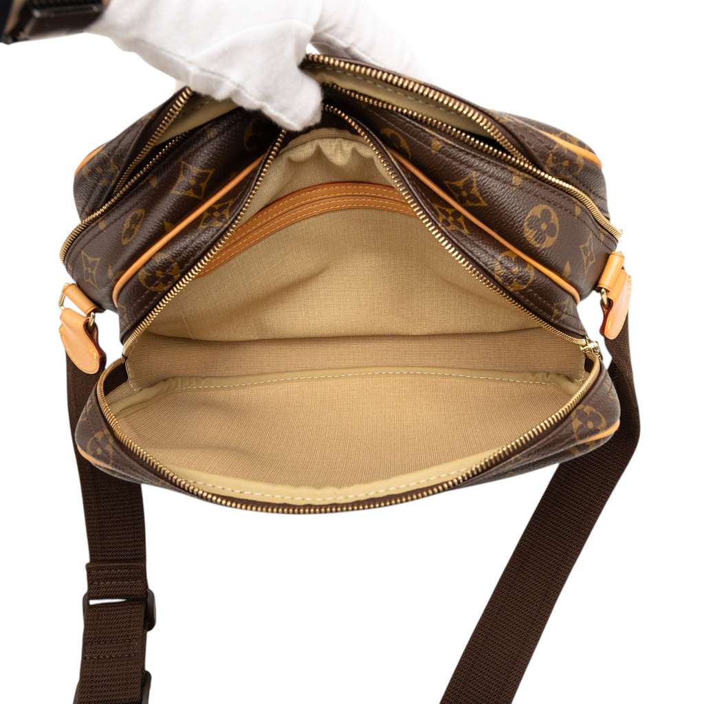 Louis Vuitton Monogram Reporter PM Brown Very good condition - Model View