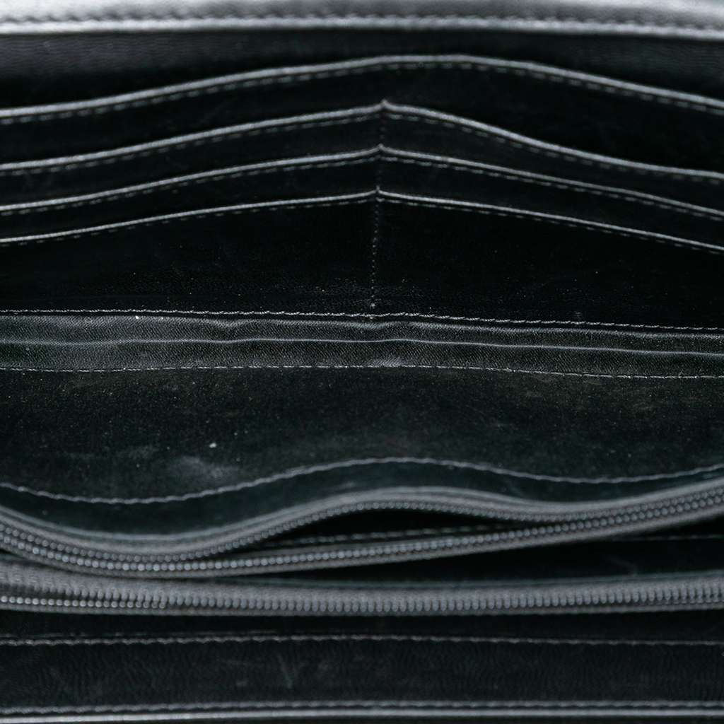 Chanel CC Quilted Lambskin East West Wallet on Chain Black Leather Very good condition - Model View