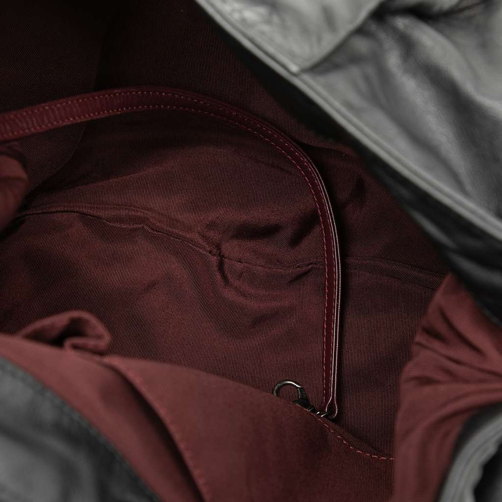 Chanel Lambskin and Tweed Coco Pleats Hobo Black Leather Very good condition - Model View