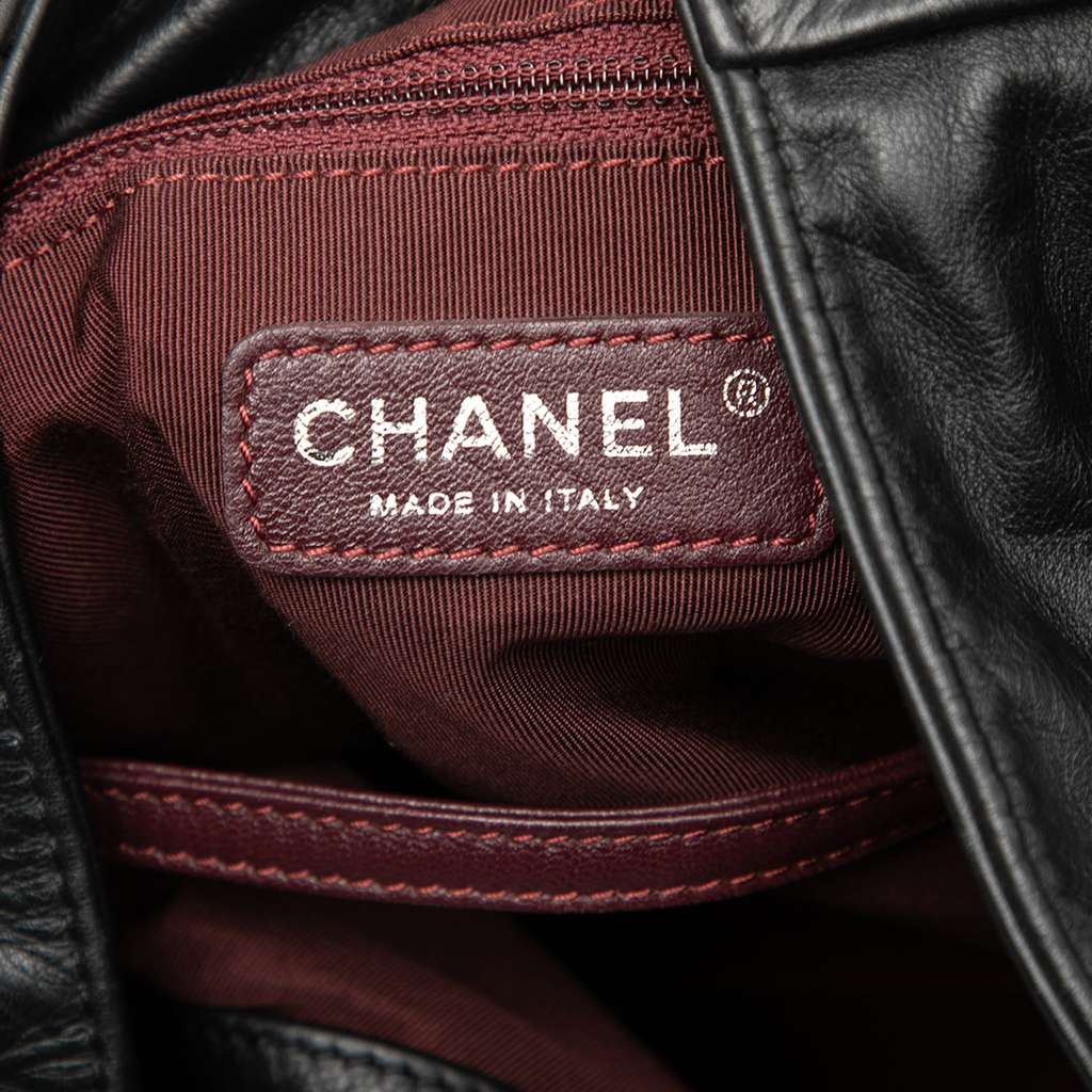 Chanel Lambskin and Tweed Coco Pleats Hobo Black Leather Very good condition - Box View