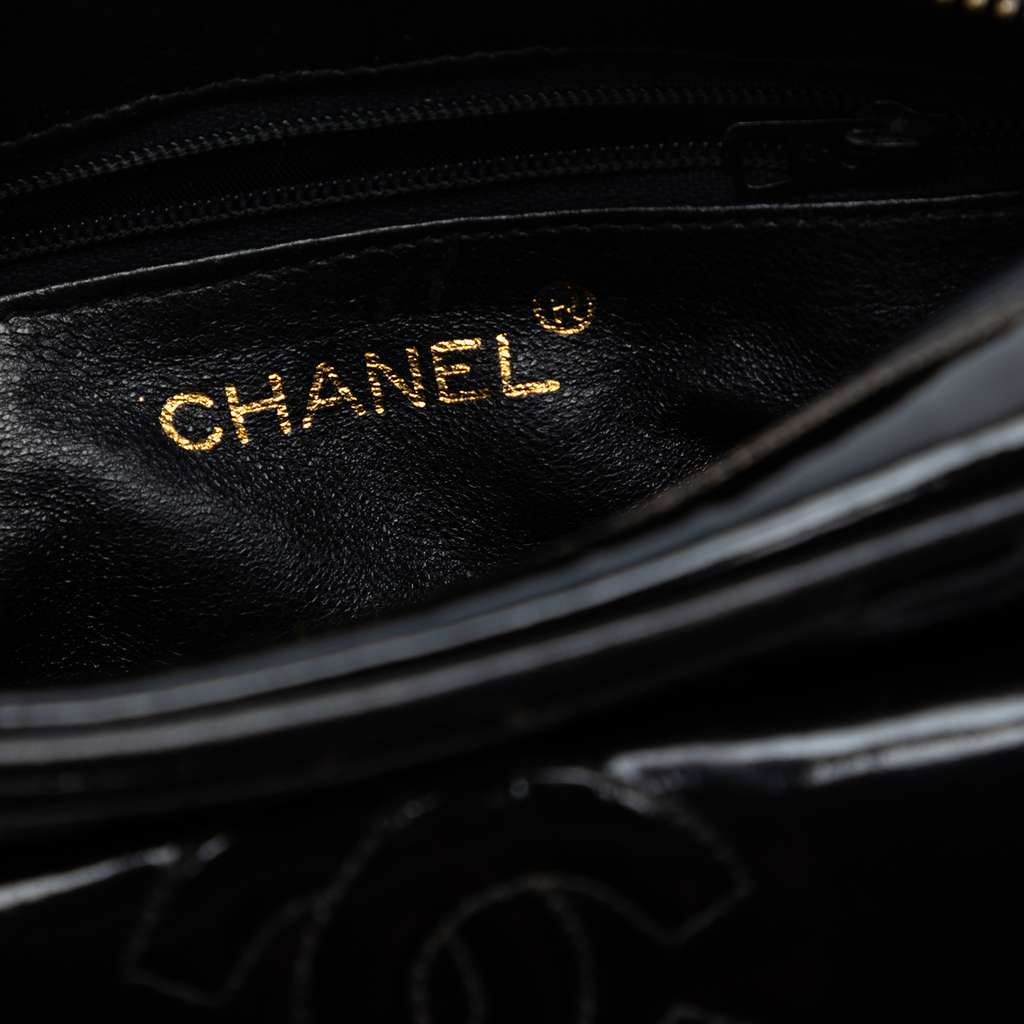 Chanel CC Quilted Patent Camera Bag Black Leather Very good condition - Box View