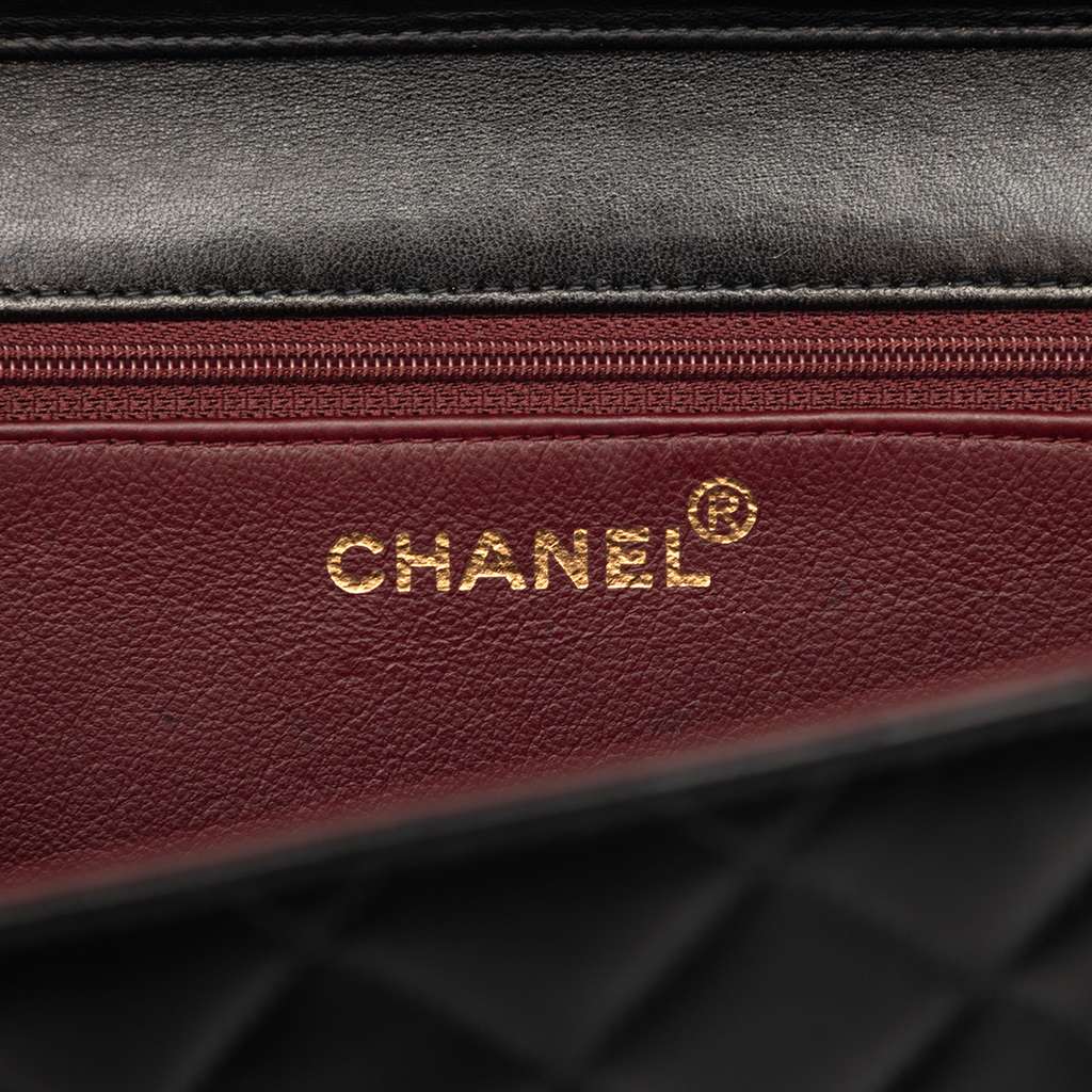 Chanel Medium CC Quilted Lambskin Single Flap Black Leather Very good condition - Box View