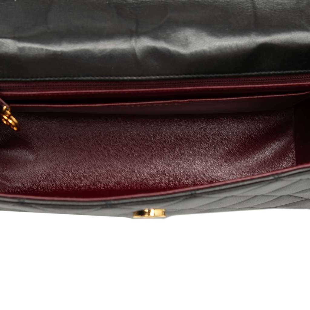 Chanel CC Quilted Lambskin Flap Crossbody Black Leather Very good condition - Model View