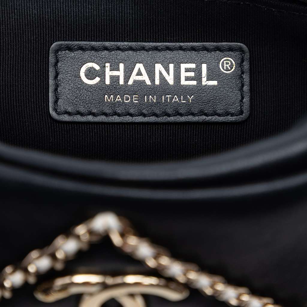 Chanel CC Lambskin Chain Embellished Camera Bag Black Leather Very good condition - Box View