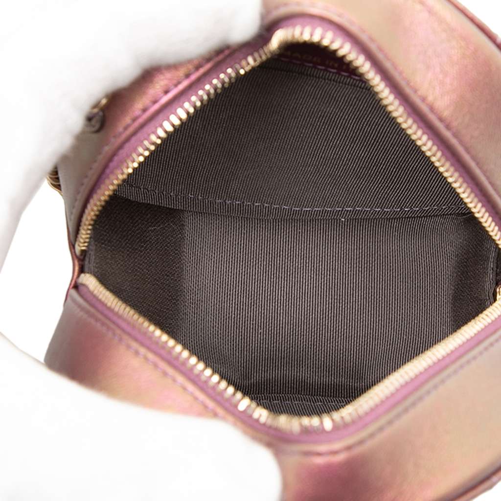 Chanel Quilted Iridescent Lambskin Round Clutch With Chain Purple Leather Very good condition - Model View