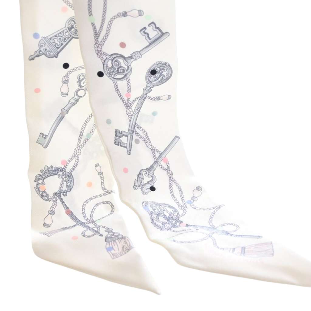 Hermès Les Cles a Pois Silk Twilly Scarf White Silk Never worn - Back View