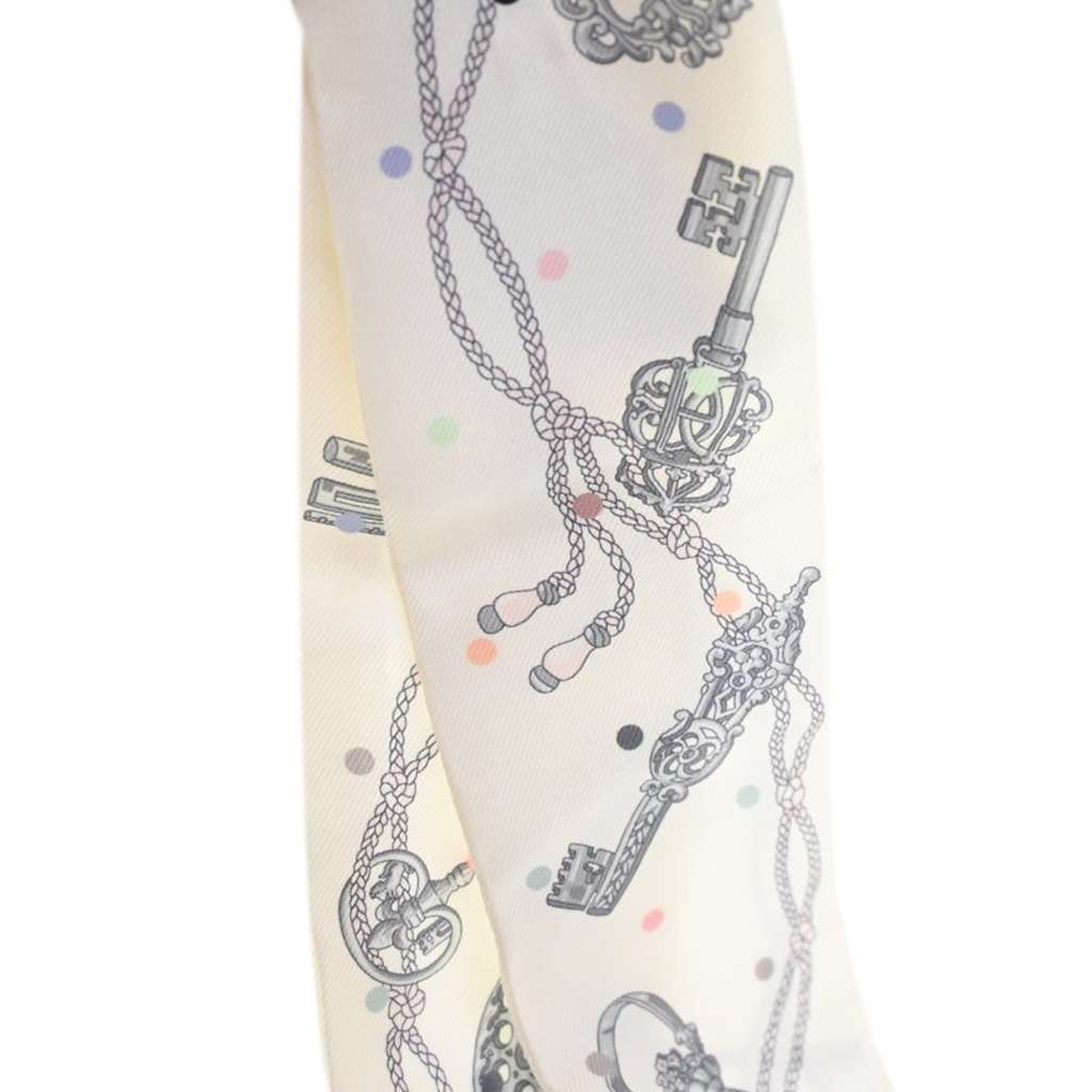 Hermès Les Cles a Pois Silk Twilly Scarf White Silk Never worn - Box View