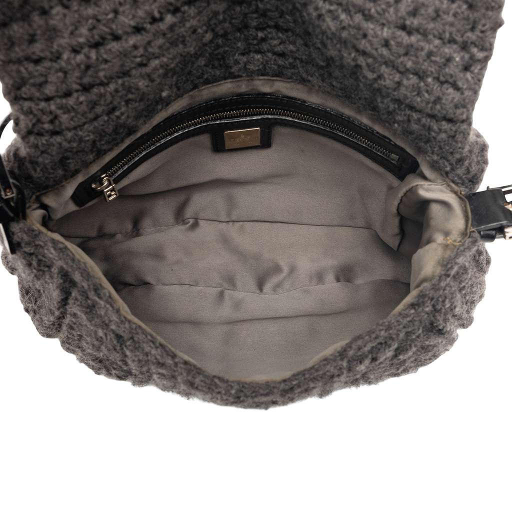 Fendi Knit Wool Mamma Baguette Grey Wool Very good condition - Model View
