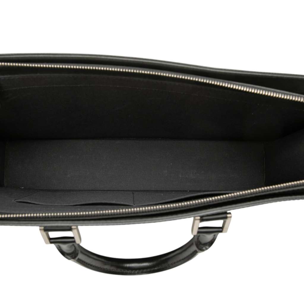 Louis Vuitton Taiga Lozan Black Leather Never worn - Model View