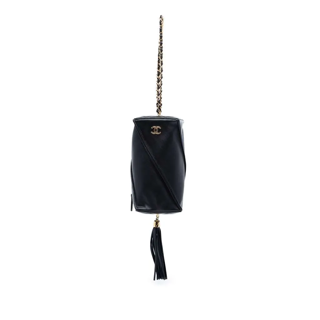 Chanel Metiers d'Art CC Lambskin Tassel Rectangle Clutch with Chain Black Leather Very good - Front View