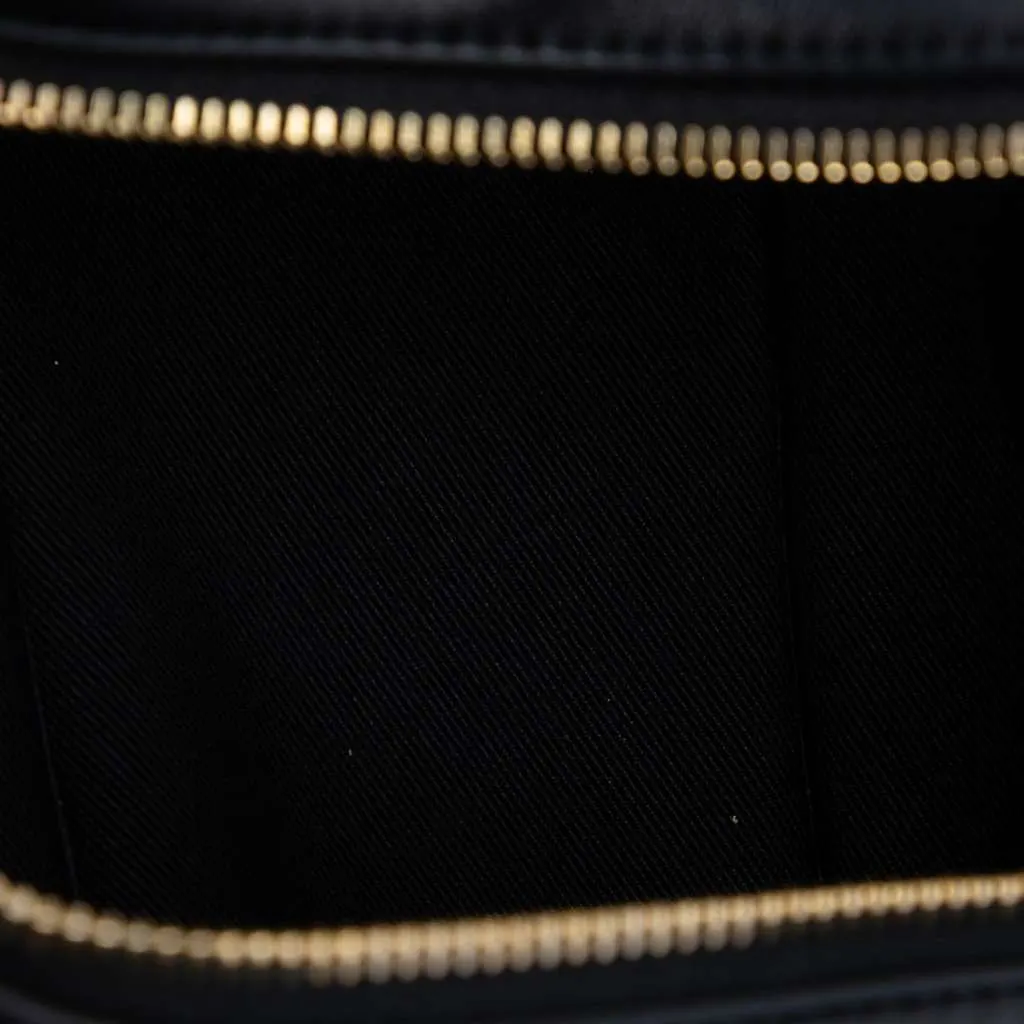 Chanel Metiers d'Art CC Lambskin Tassel Rectangle Clutch with Chain Black Leather Very good - Model View