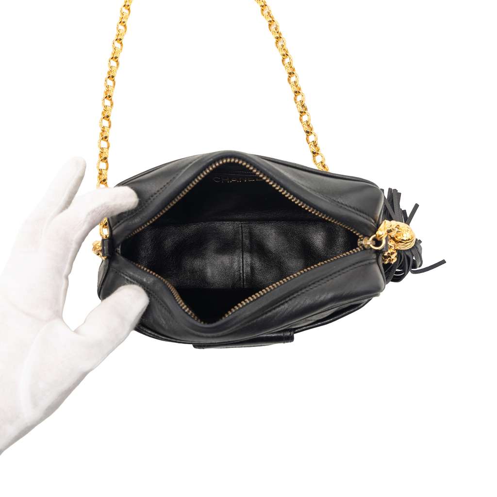 Chanel CC Quilted Lambskin Tassel Camera Bag Black Leather Very good condition - Model View