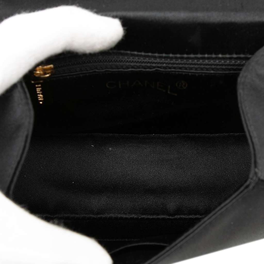 Chanel CC Satin Top Handle Flap Blue Satin Very good condition - Model View