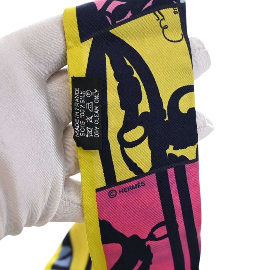 Hermès Soie En Desordre Silk Twilly Yellow Silk Never worn - Back View