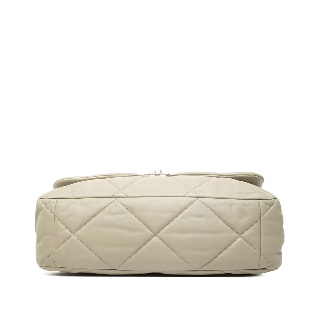 Chanel Maxi Lambskin 19 Flap Grey Leather Never worn - Inside View