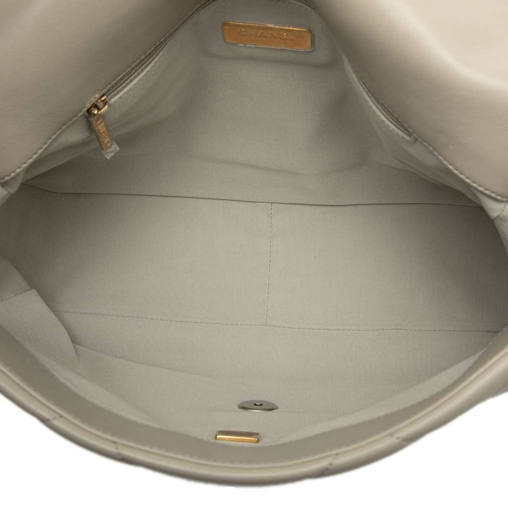 Chanel Maxi Lambskin 19 Flap Grey Leather Never worn - Model View