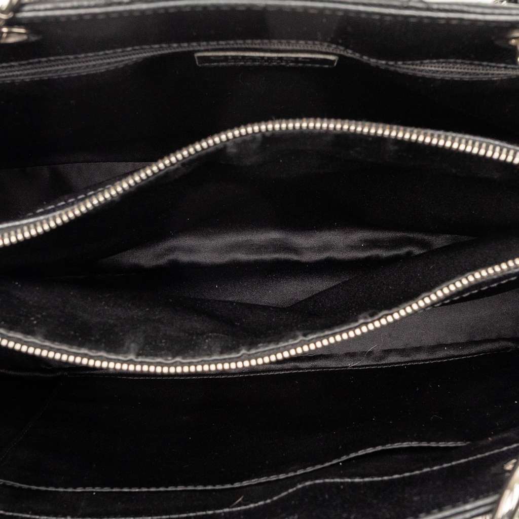 Chanel Caviar Grand Shopping Tote Black Leather Never worn - Model View