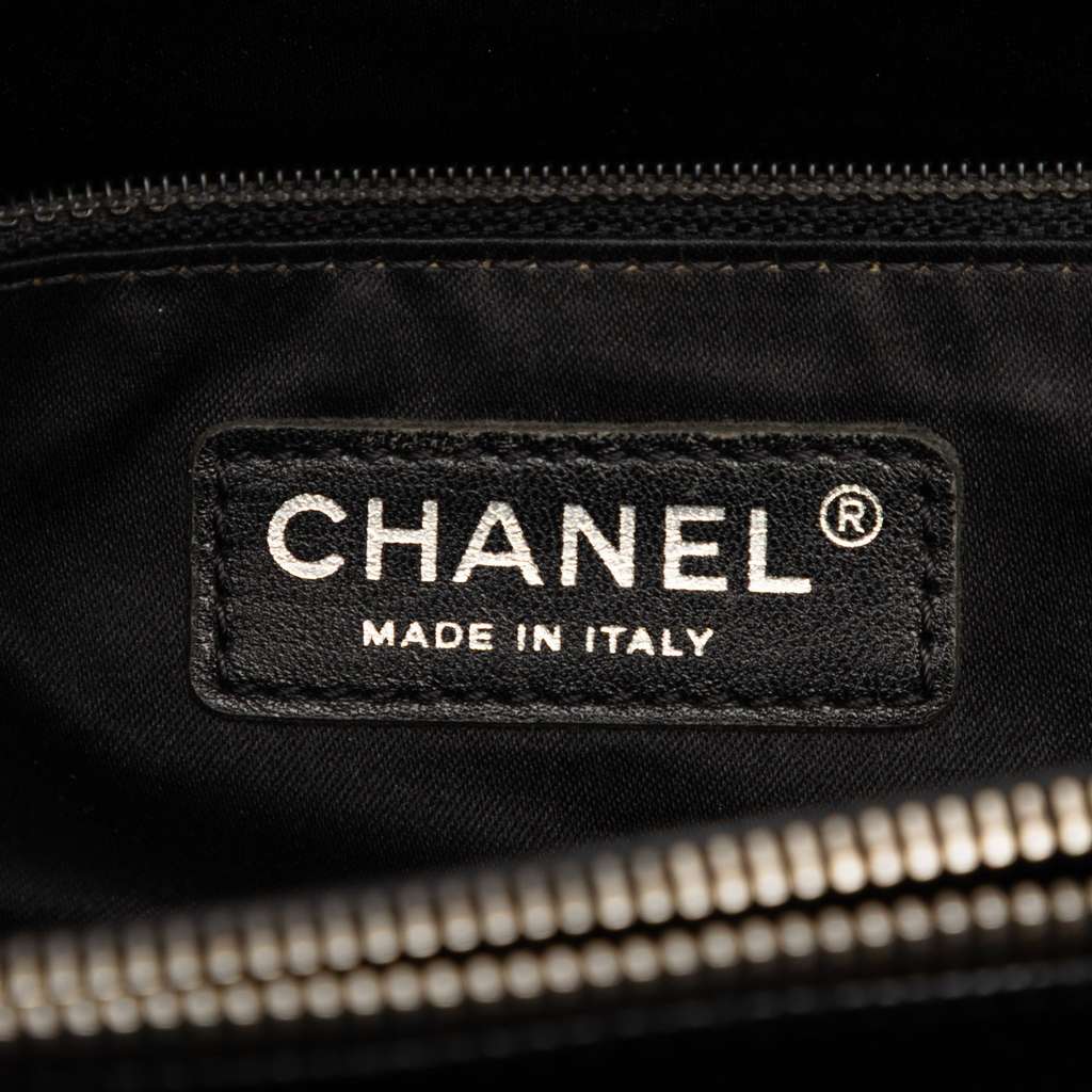 Chanel Caviar Grand Shopping Tote Black Leather Never worn - Box View