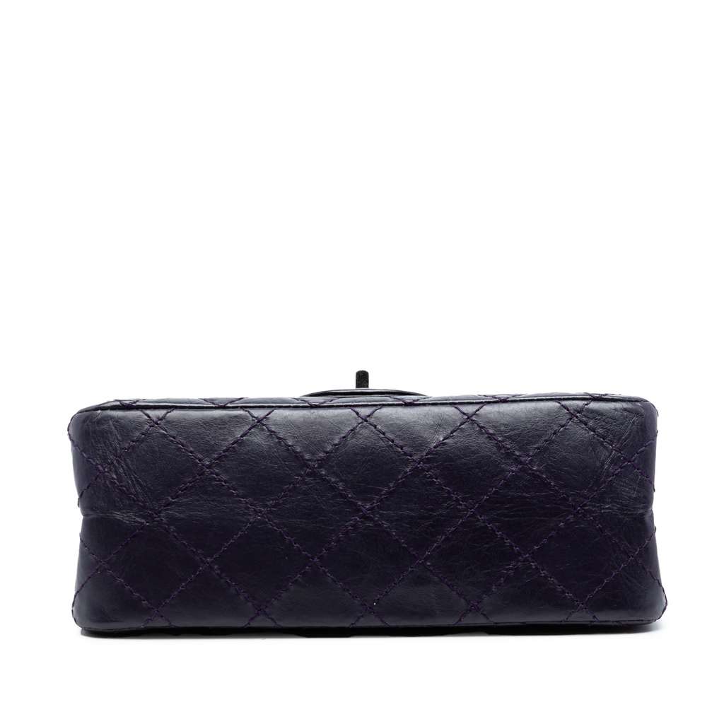 Chanel Quilted Aged Calfskin Reissue 2.55 Double Flap 224 Purple Leather Never worn - Inside View