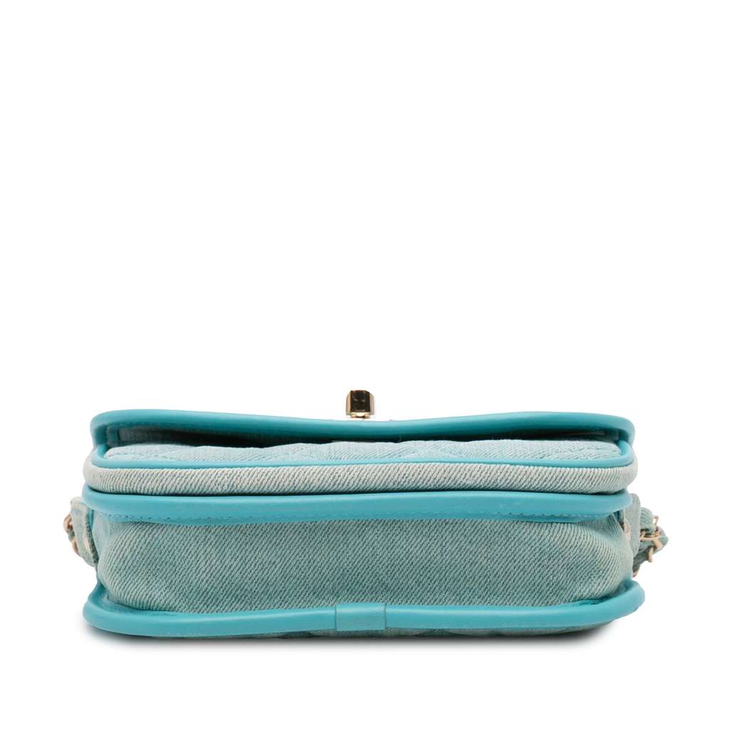 Chanel Mini CC Quilted Denim Messenger Flap Blue Denim Never worn - Inside View