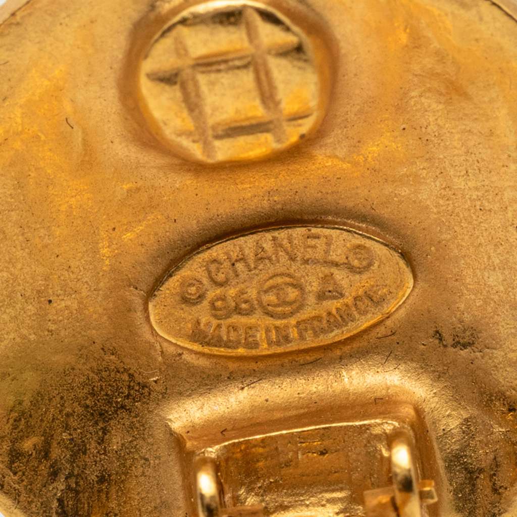 Chanel CC Gold Plated Grapevine Button Clip On Earrings Gold Metal Never worn - Inside View