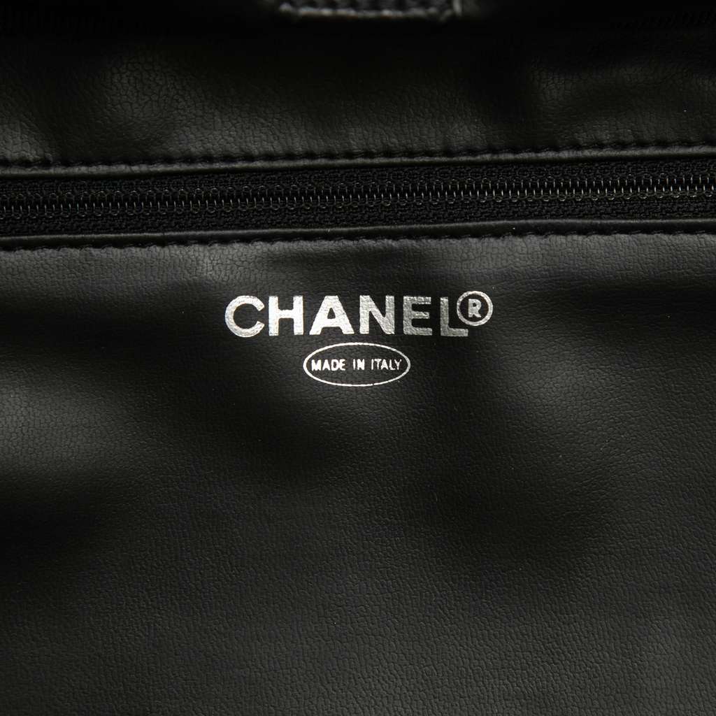 Chanel CC Caviar Vanity Case Black Leather Never worn - Box View