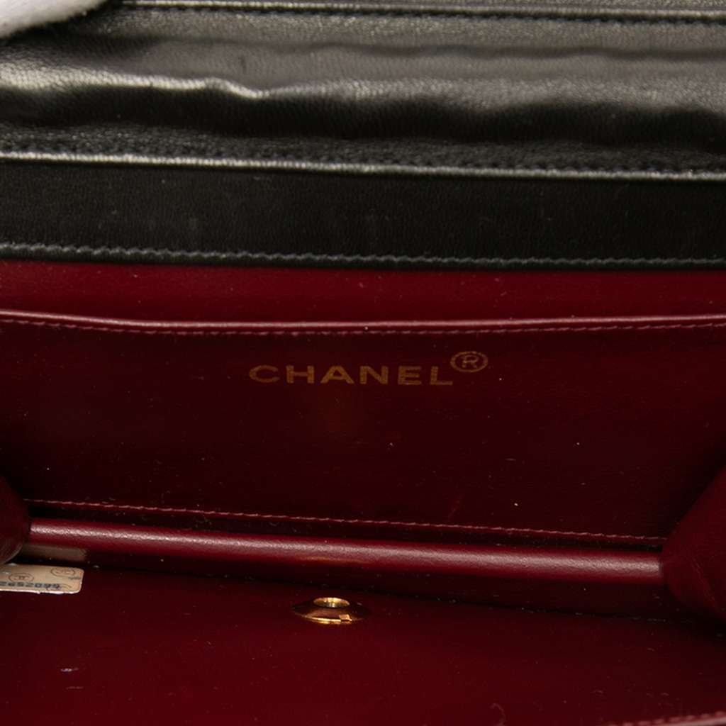 Chanel CC Quilted Lambskin Full Flap Wallet on Chain Black Leather Never worn - Model View