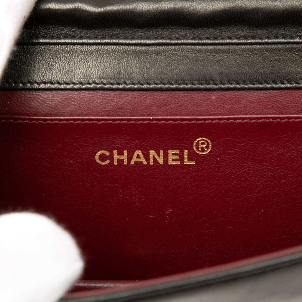 Chanel CC Quilted Lambskin Full Flap Wallet on Chain Black Leather Never worn - Box View