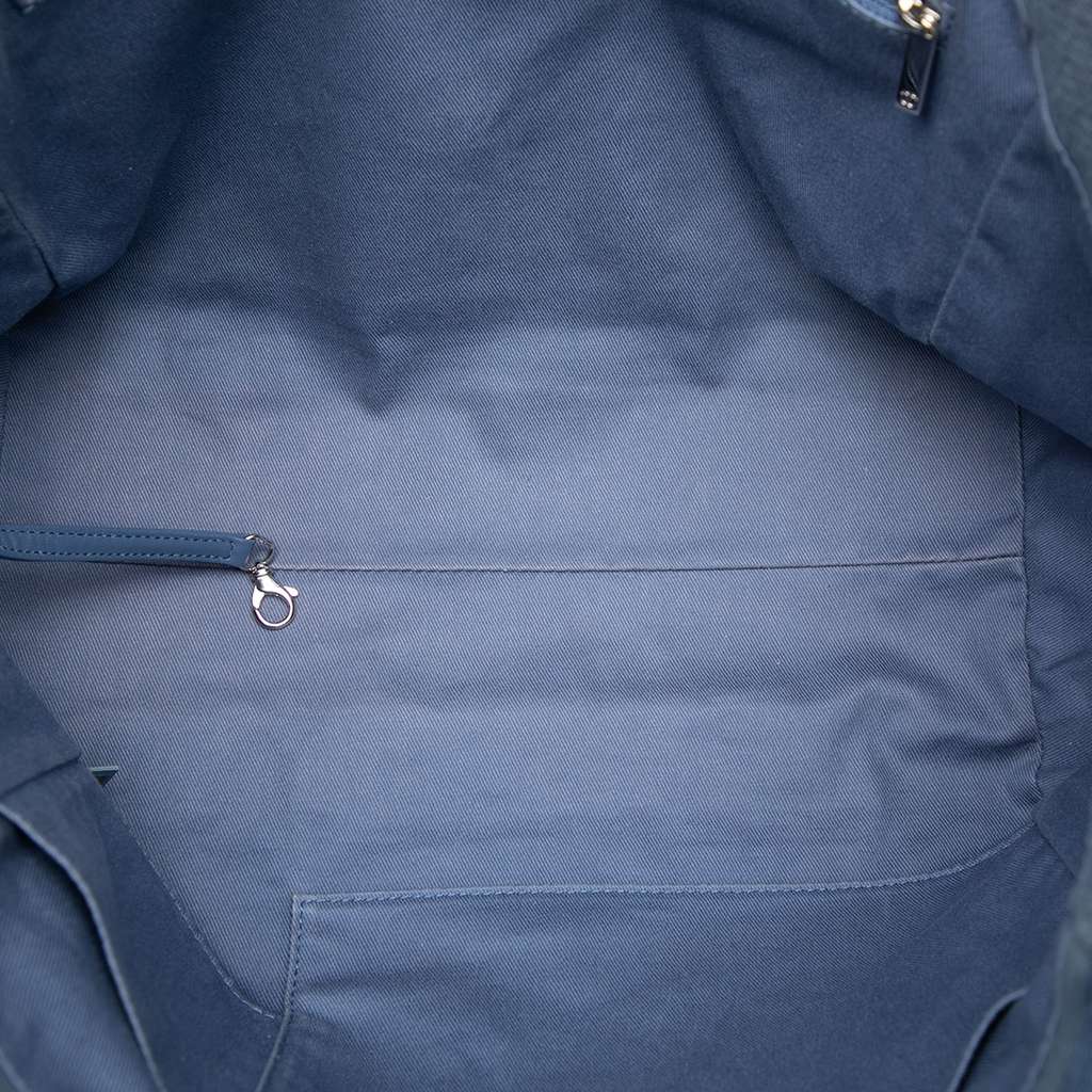 Chanel Medium Canvas Deauville Tote Blue Canvas Never worn - Model View