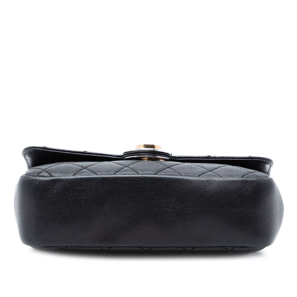 Chanel Quilted Lambskin Turn and Lock Flap Black Leather Very good condition - Inside View