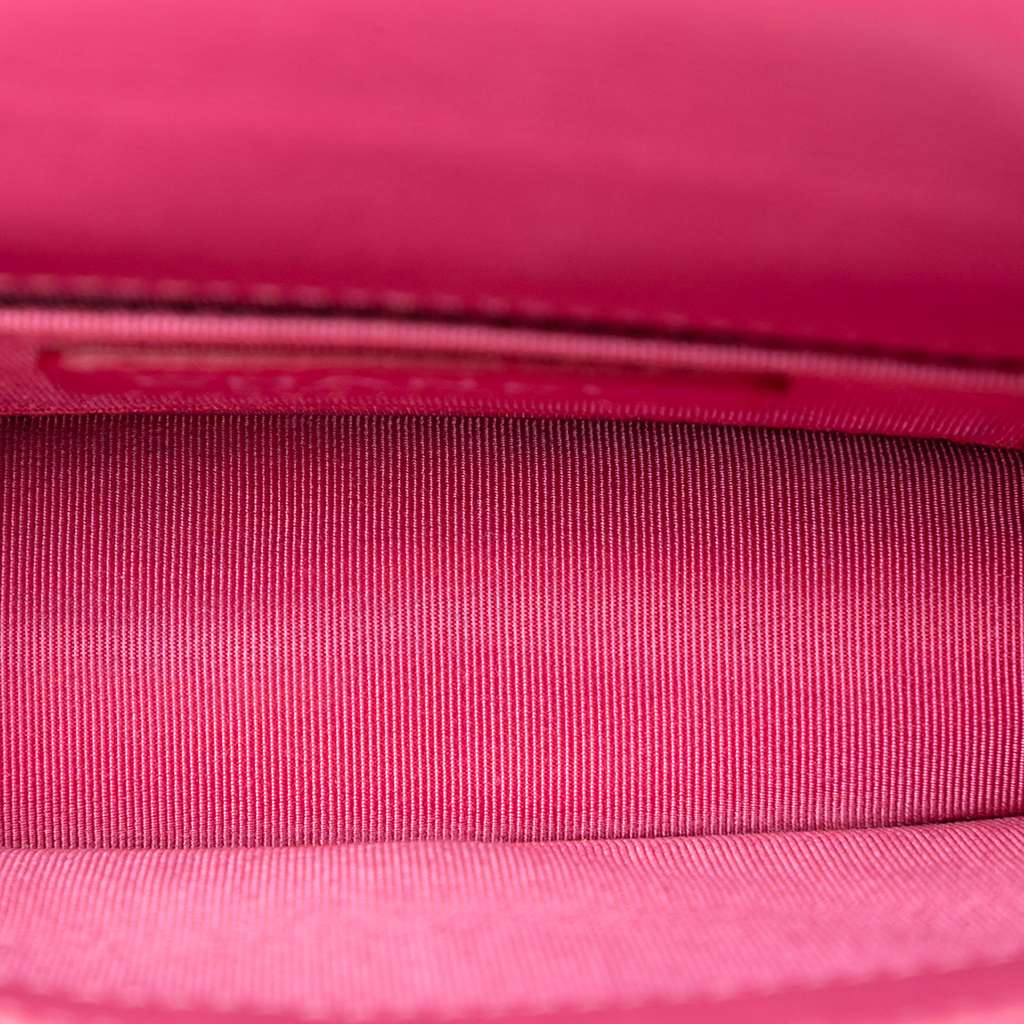 Chanel Mini Ombre Acrylic and Patent Boy Brick Flap Pink Leather Very good condition - Model View