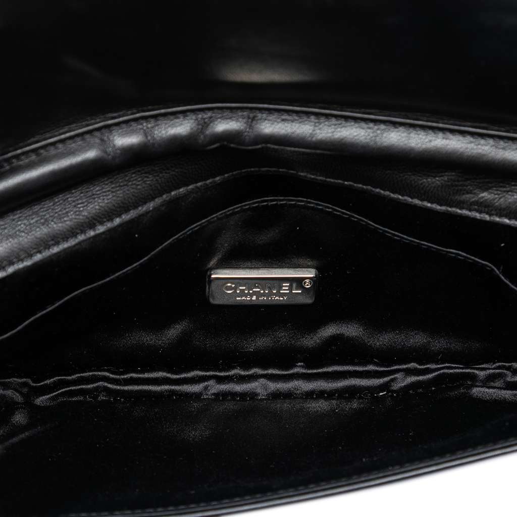 Chanel Quilted Lambskin Butterfly Clutch With Chain Black Leather Very good condition - Model View