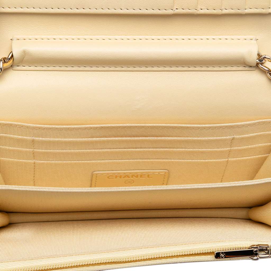 Chanel Mini CC Lambskin Wallet on Chain Yellow Leather Very good condition - Model View