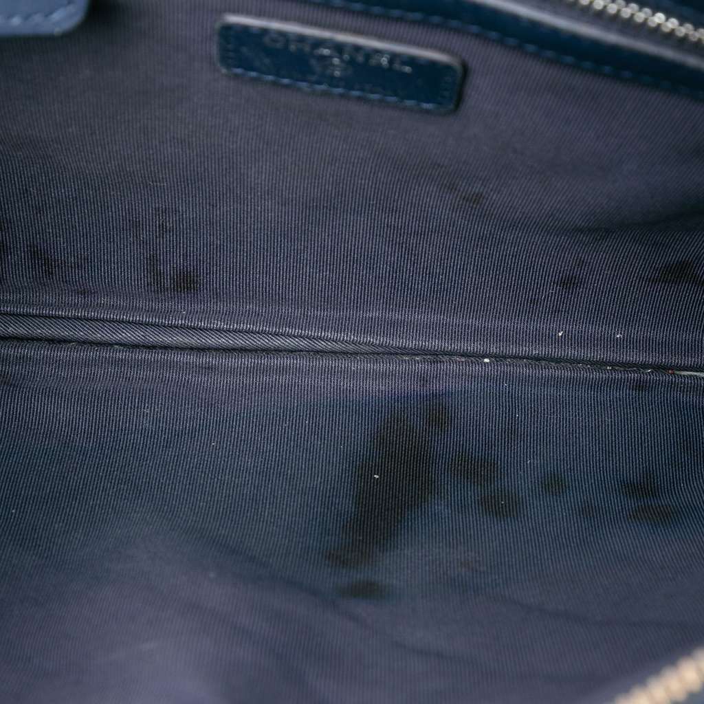 Chanel Medium Quilted Lambskin O Case Clutch Blue Leather Very good condition - Model View