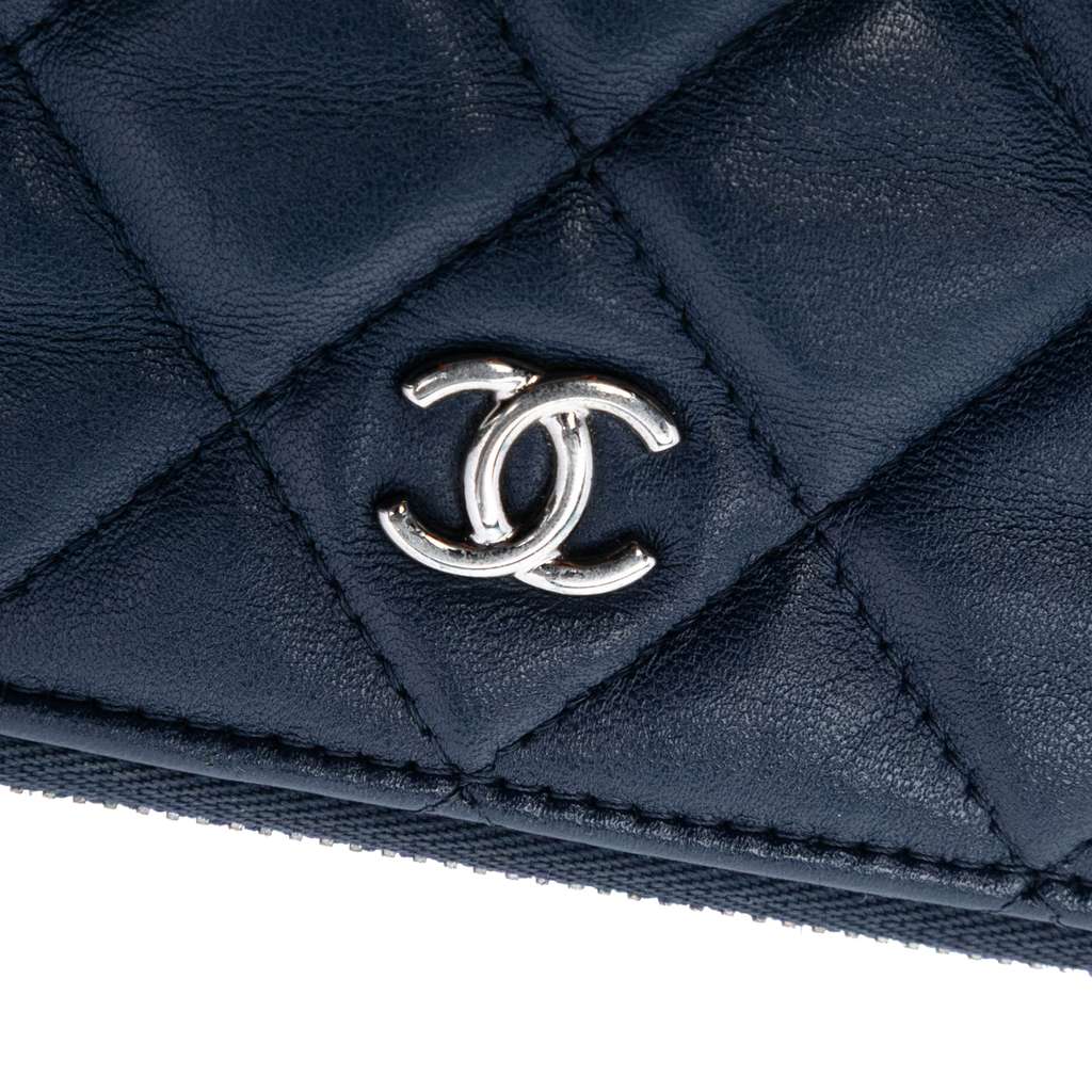 Chanel Medium Quilted Lambskin O Case Clutch Blue Leather Very good condition - Box View