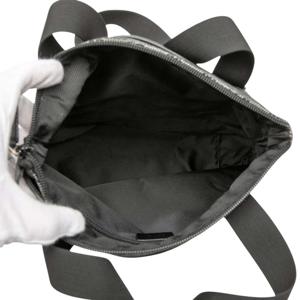 Gucci GG Denim Tote Black Denim Very good condition - Model View