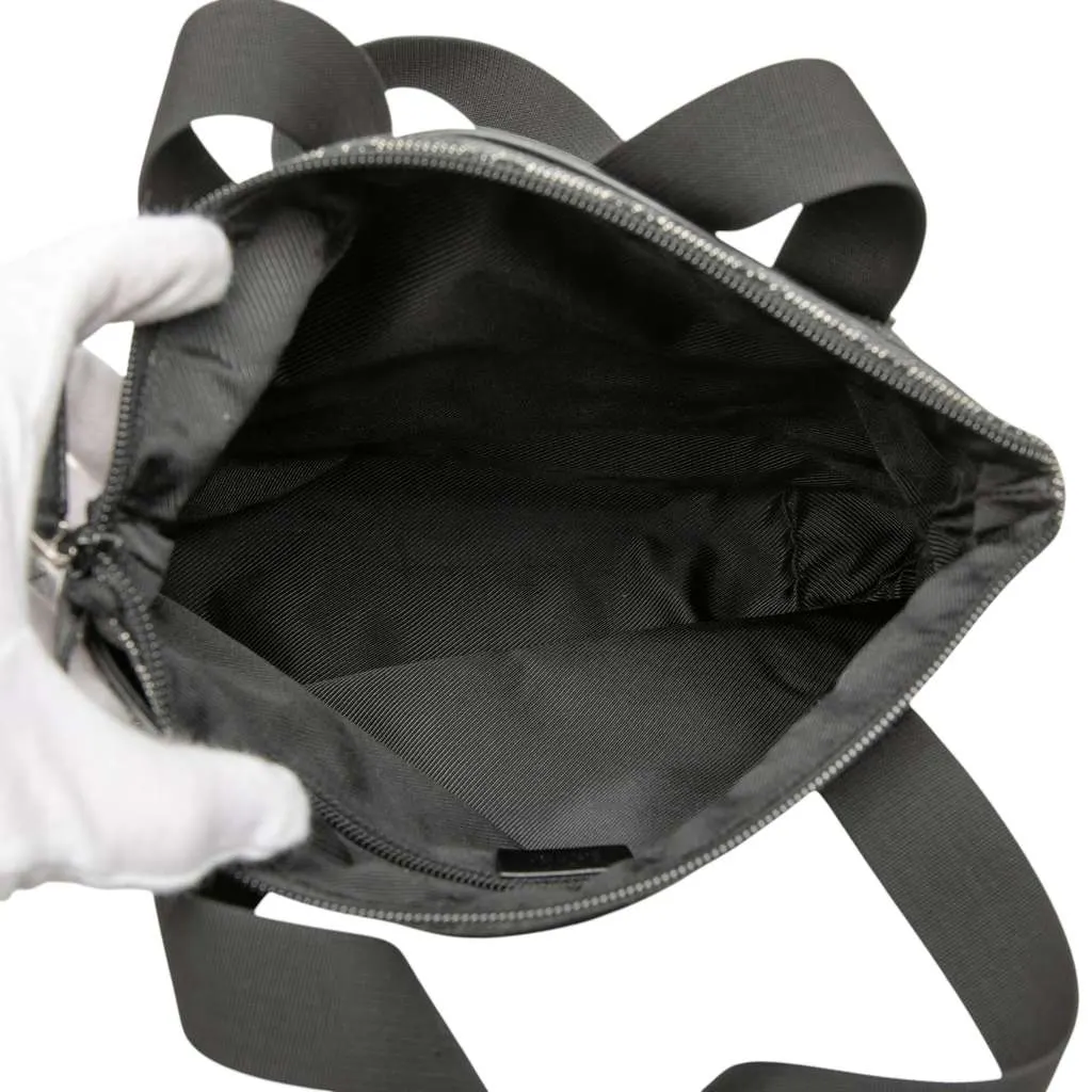 Gucci GG Denim Tote Black Denim Very good - Model View